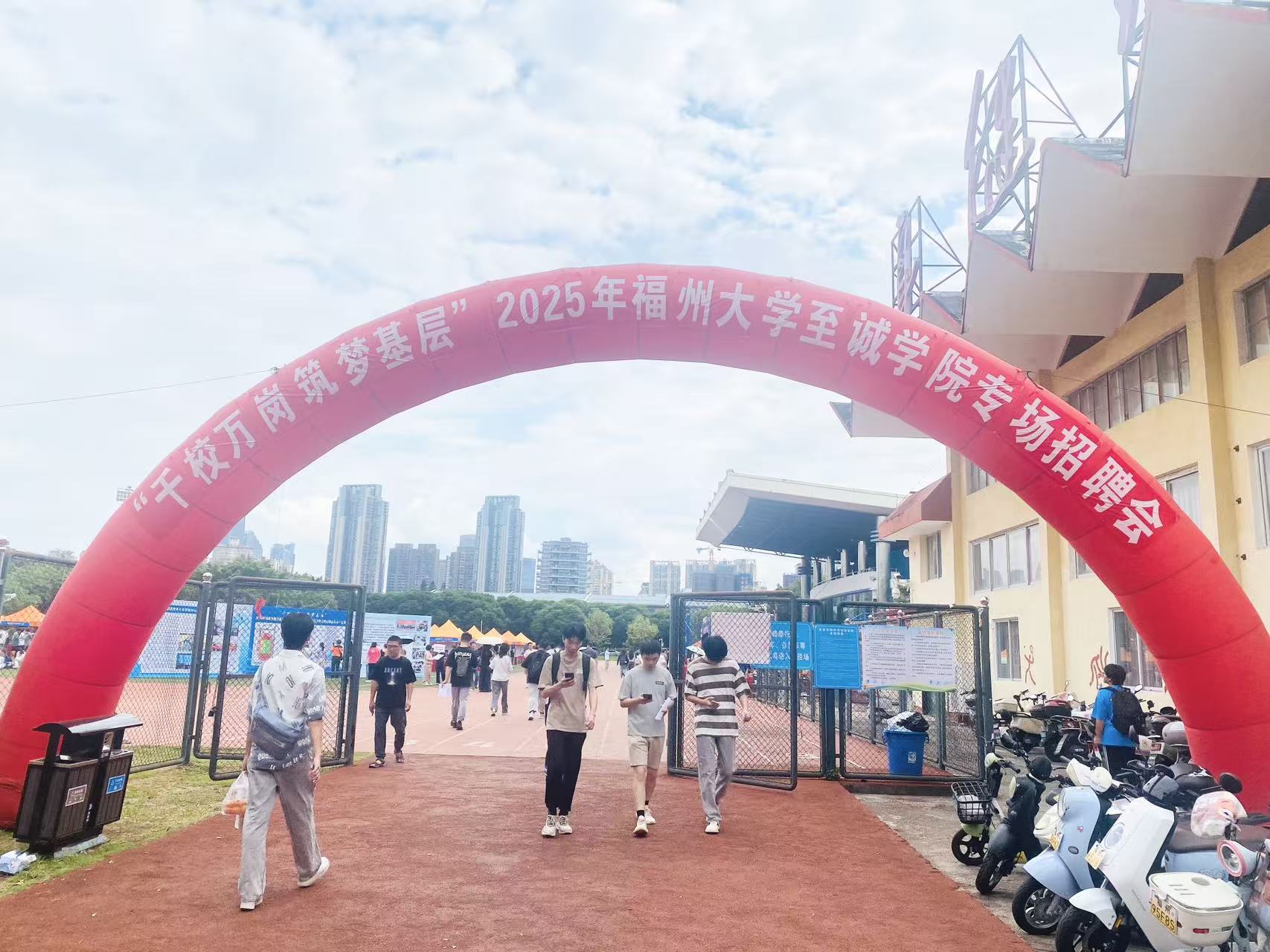 1760666822.jpg 2.jpg