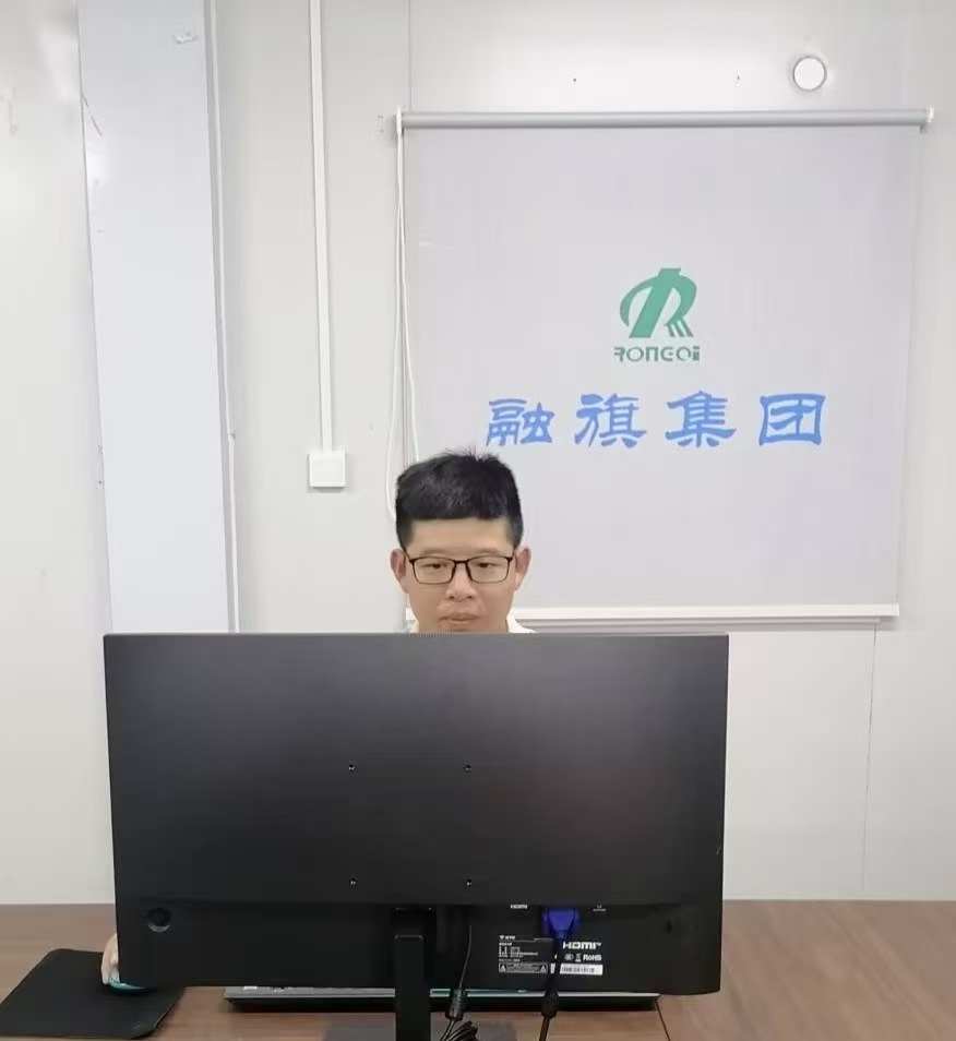 1760668165.jpg 何友铃.jpg