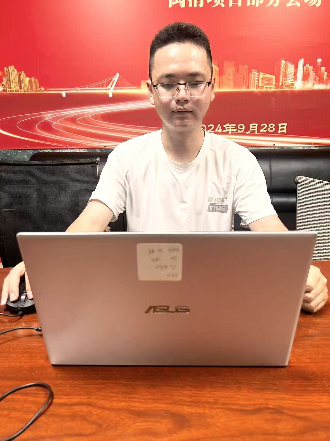 1760668175.jpg 邓杰华.jpg